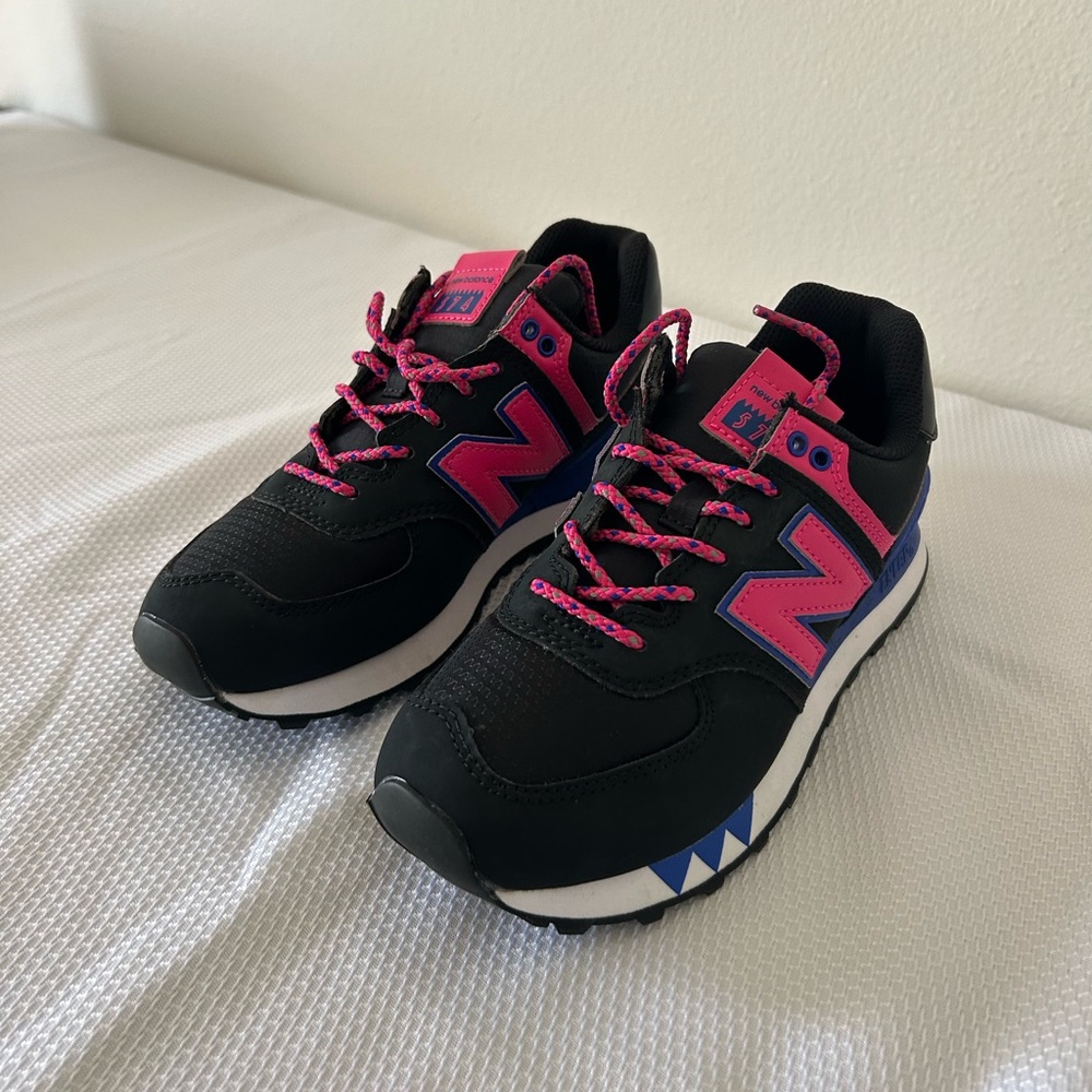 New Balance 574 Sneakers Brand New Black and Pink
